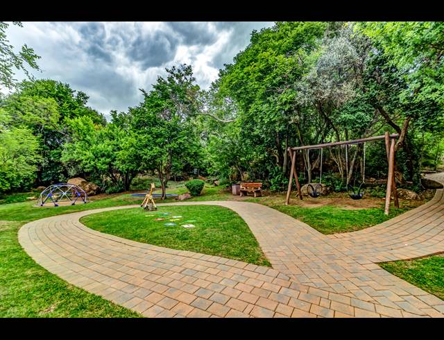 5 BEDROOM HOUSE FOR SALE IN HELDERFONTEIN ESTATE
